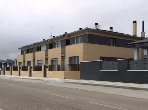 Obra nueva · 5 viviendas en hilera